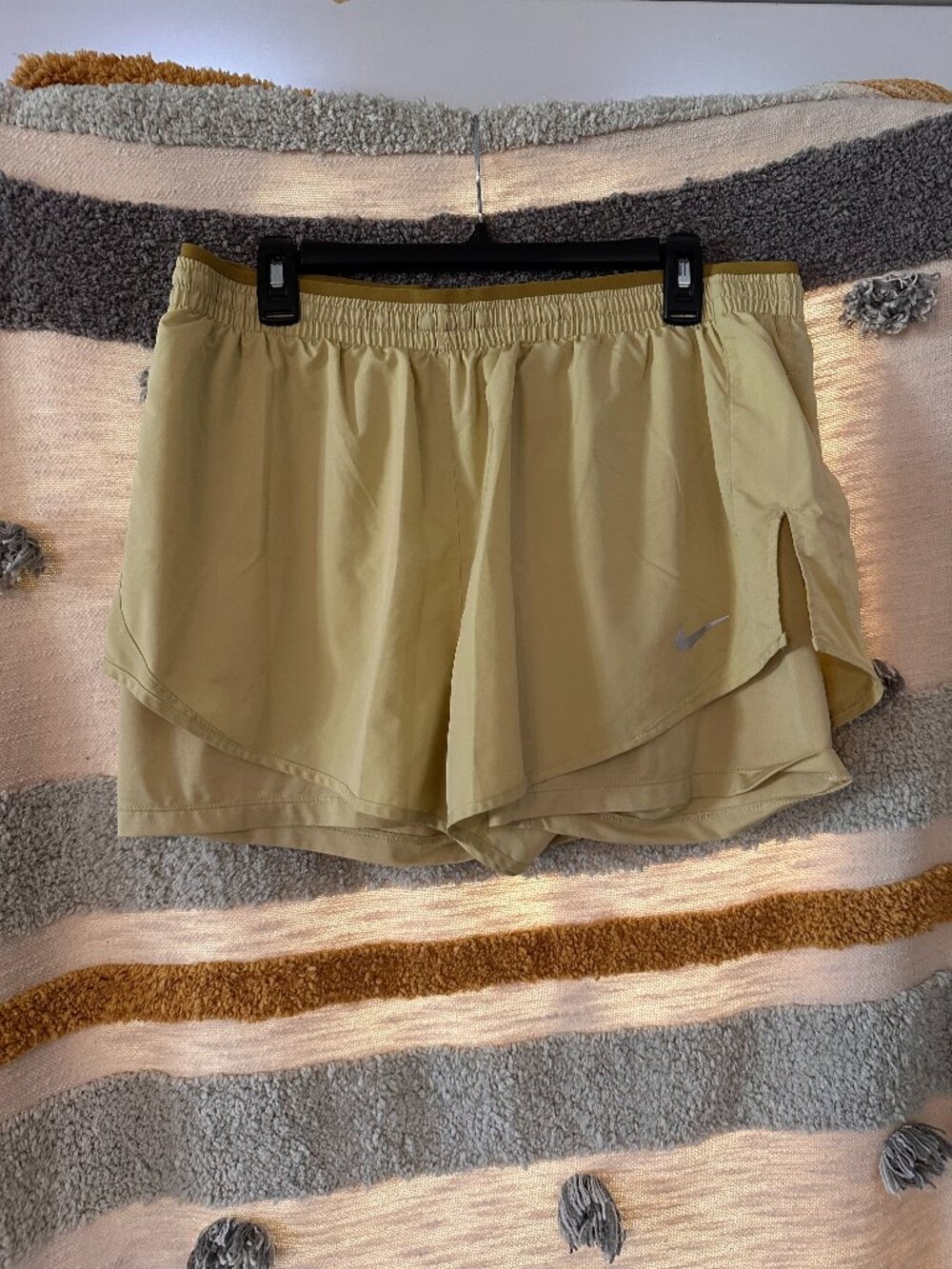 Nike Dri-FIT Tempo Luxe 2-in-1 Running Shorts Citron Lime Gold Size XL Pocketed